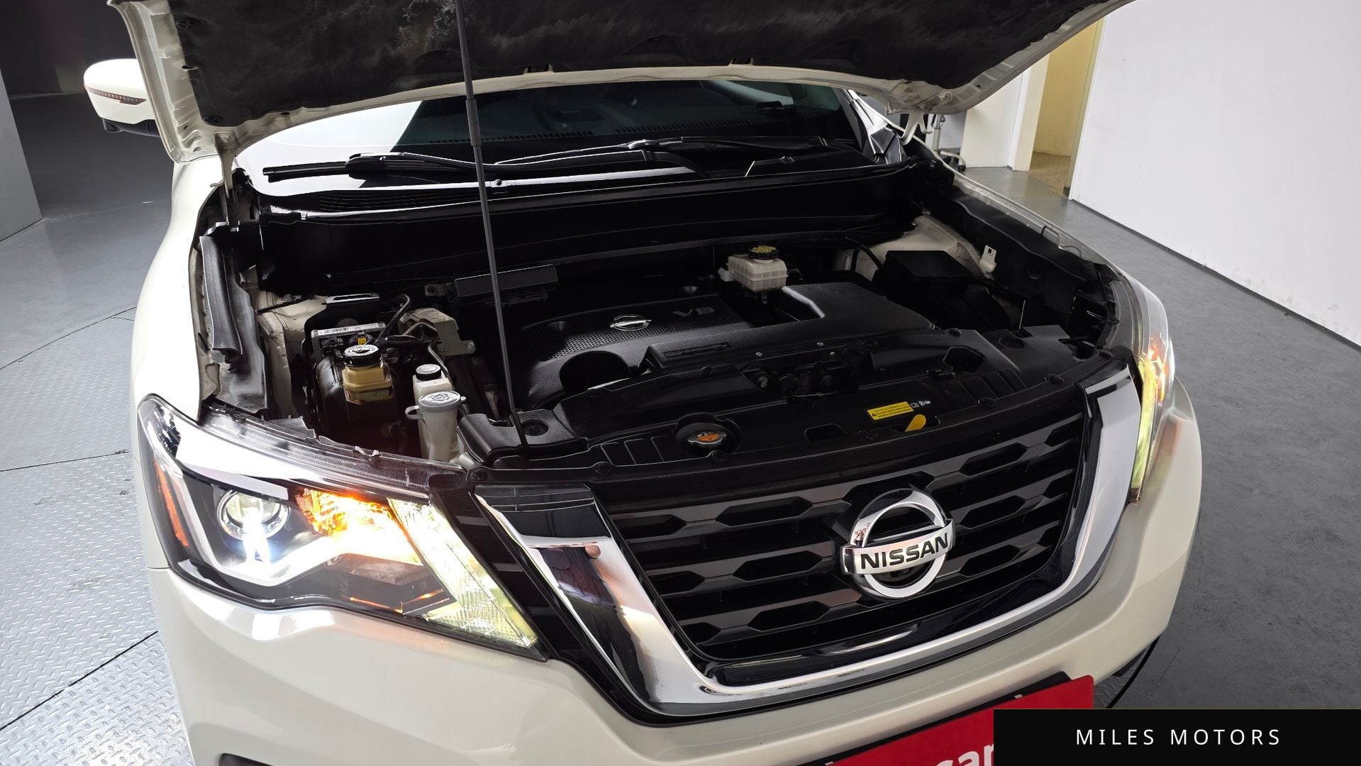 Nissan Pathfinder 2017 — миниатюра 5