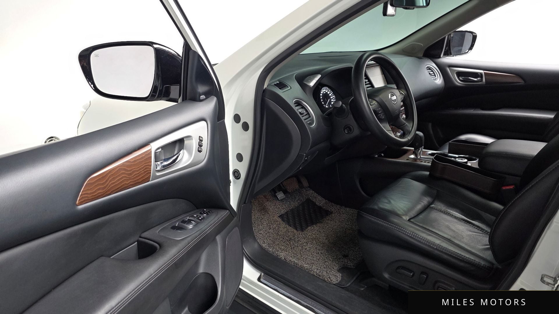 Nissan Pathfinder 2017 — миниатюра 12