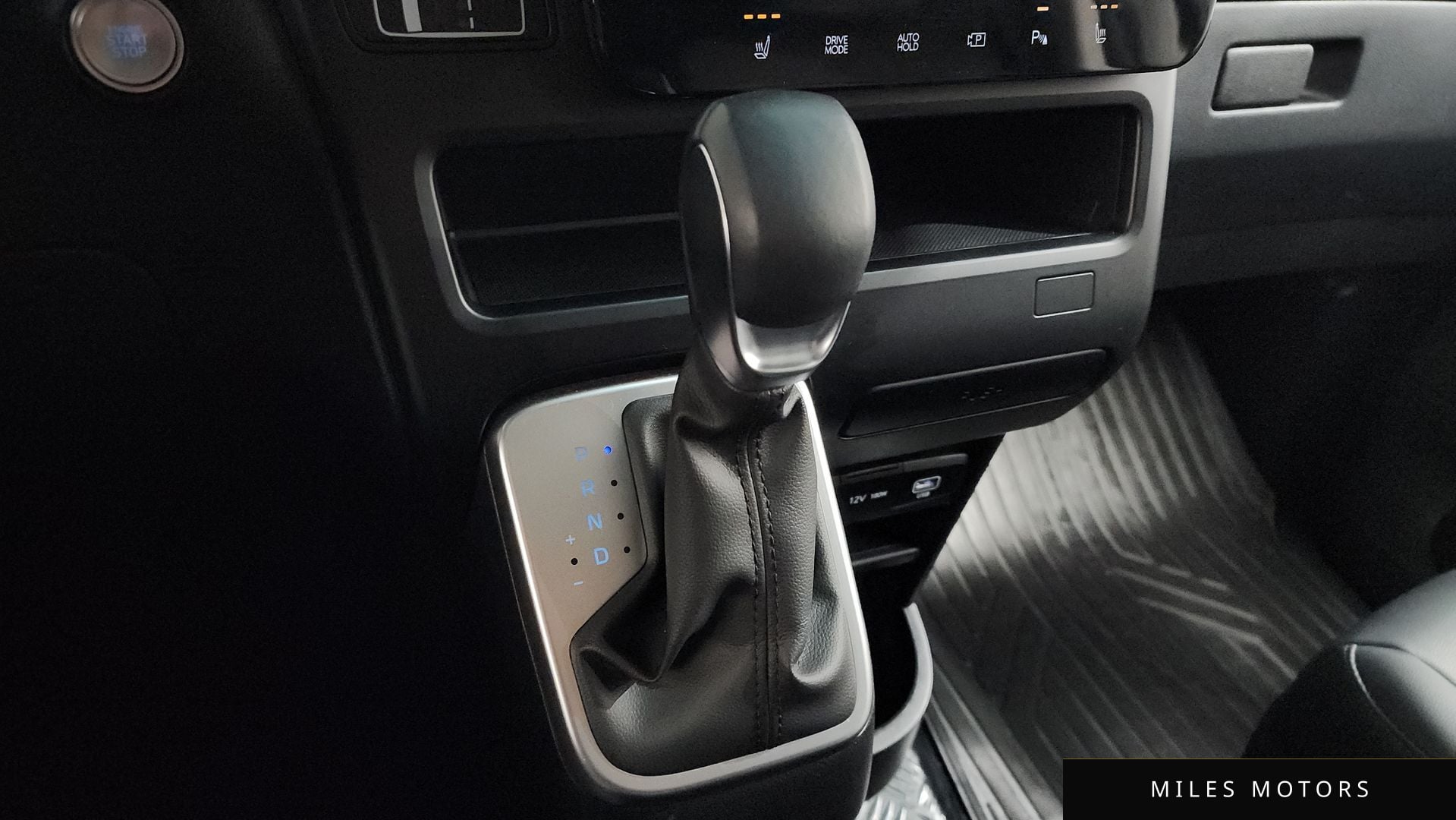 Hyundai Staria 2025 — миниатюра 12