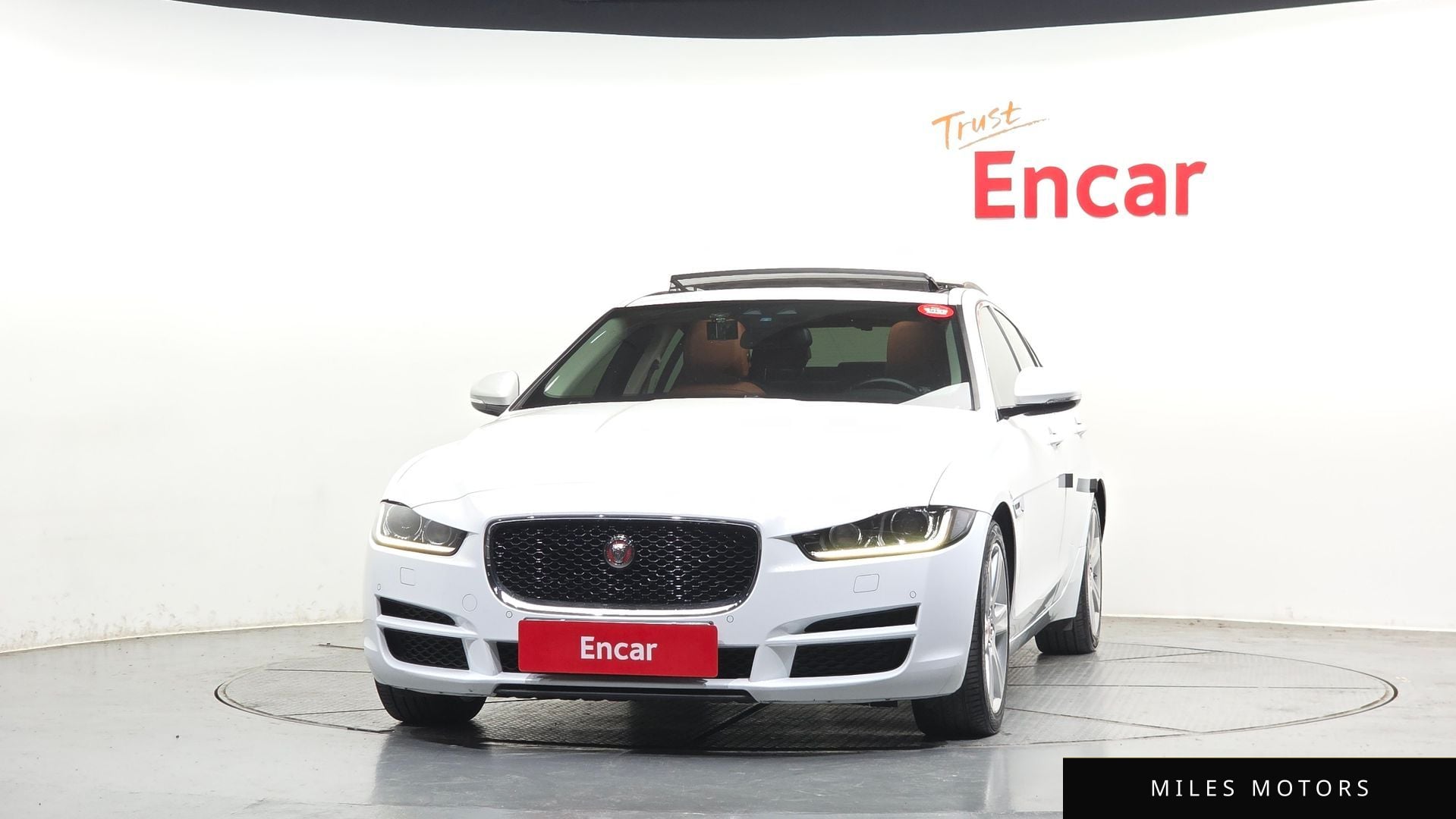 Jaguar XE 2016 — миниатюра 3