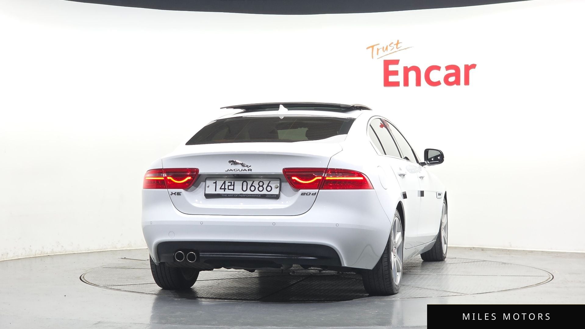 Jaguar XE 2016 — миниатюра 4