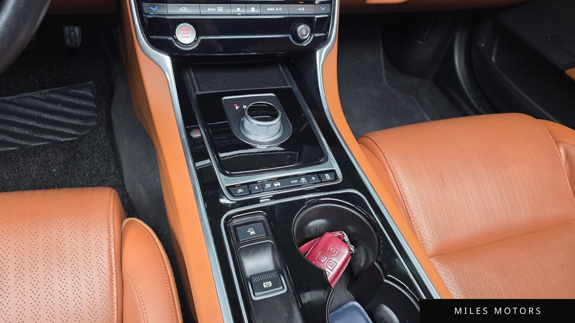 Jaguar XE 2016 — миниатюра 9