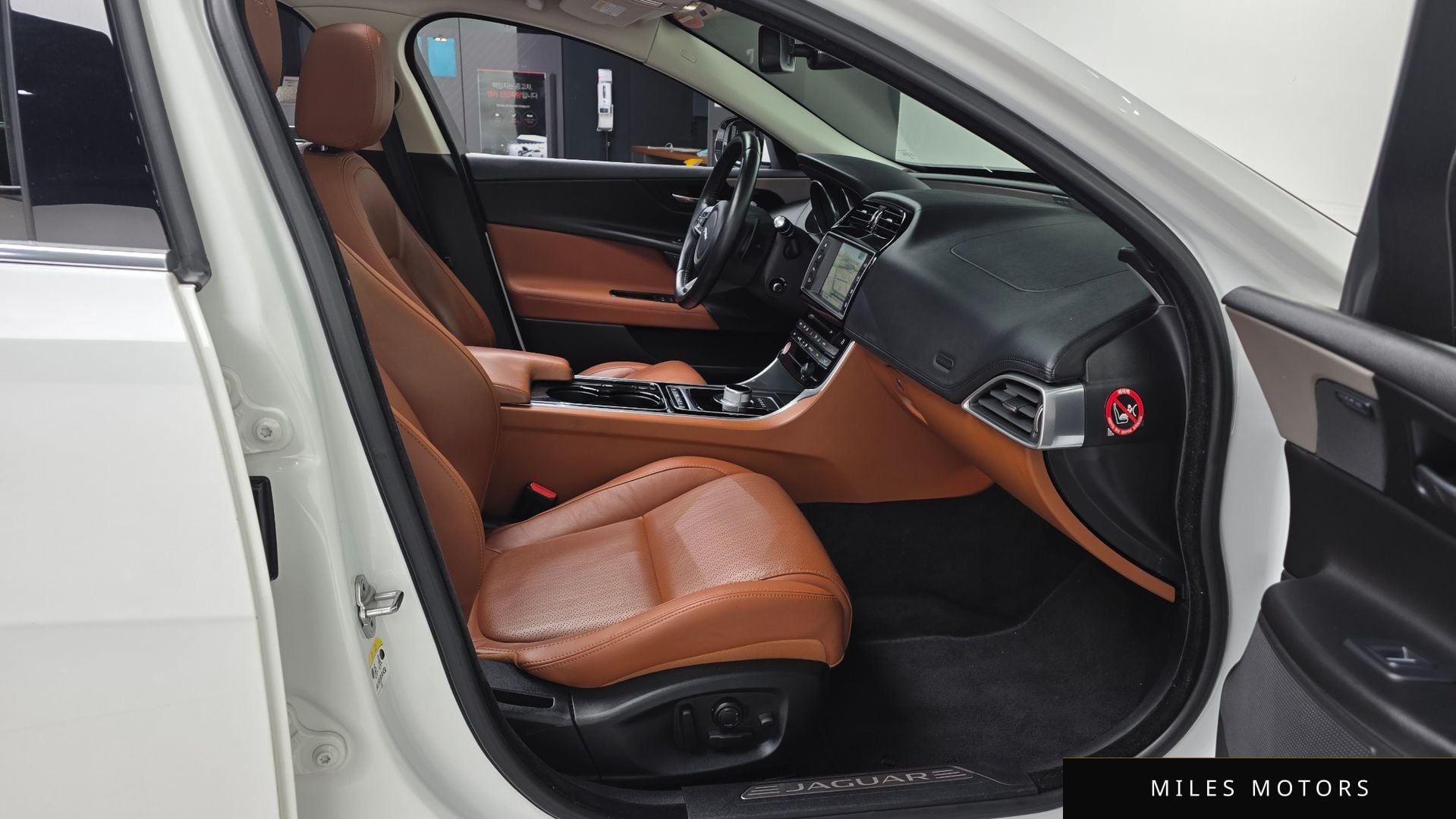 Jaguar XE 2016 — миниатюра 11