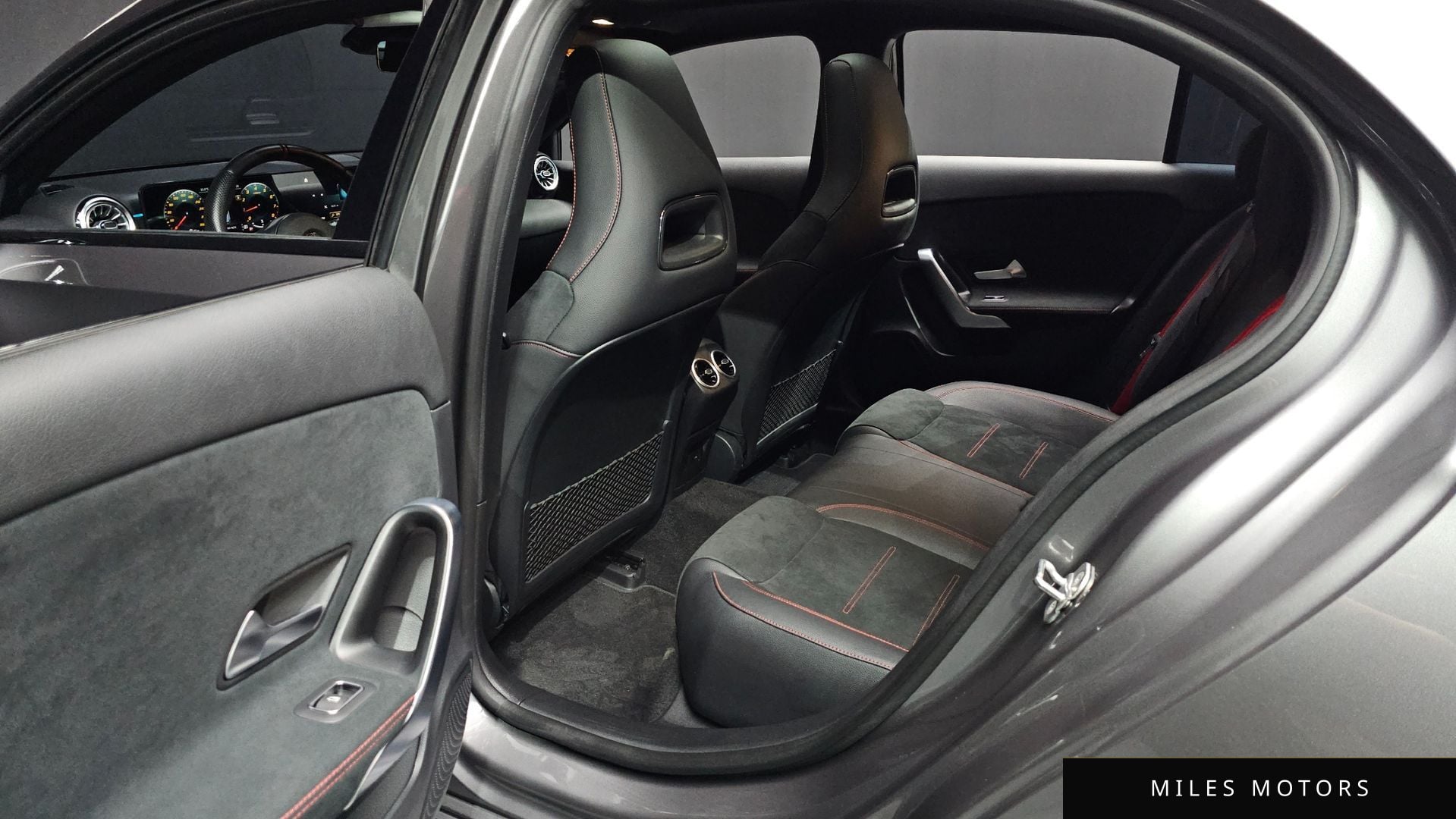 Mercedes-Benz A-Class W177 2023 — миниатюра 11