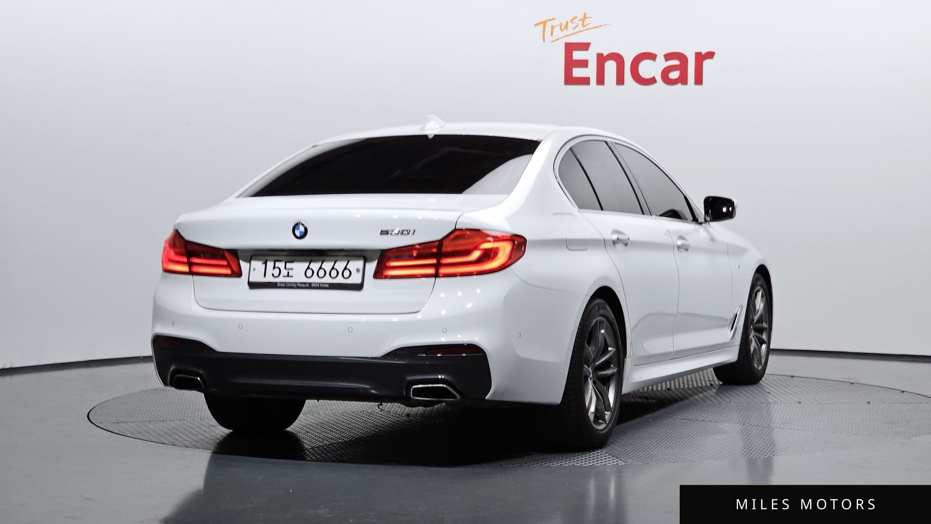 BMW 5 Series (G30) 2018 — миниатюра 2