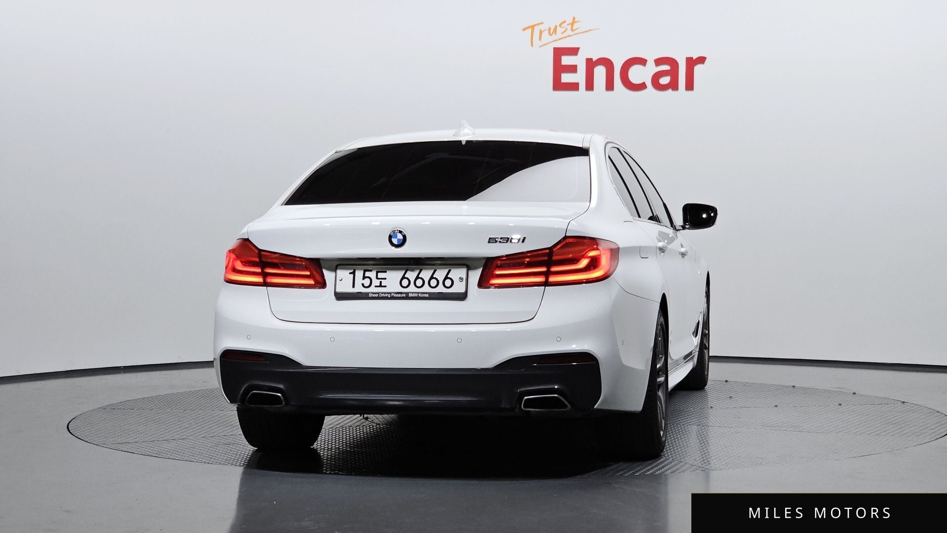 BMW 5 Series (G30) 2018 — миниатюра 4
