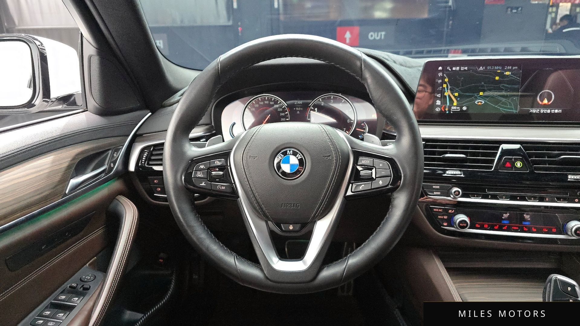BMW 5 Series (G30) 2018 — миниатюра 19