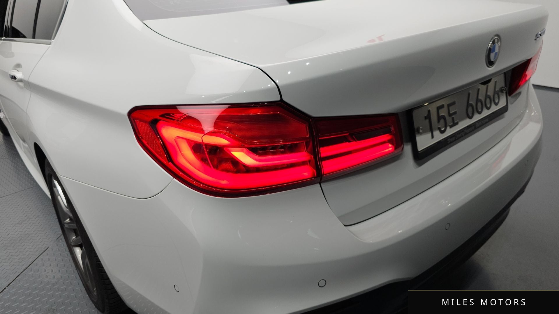 BMW 5 Series (G30) 2018 — миниатюра 9