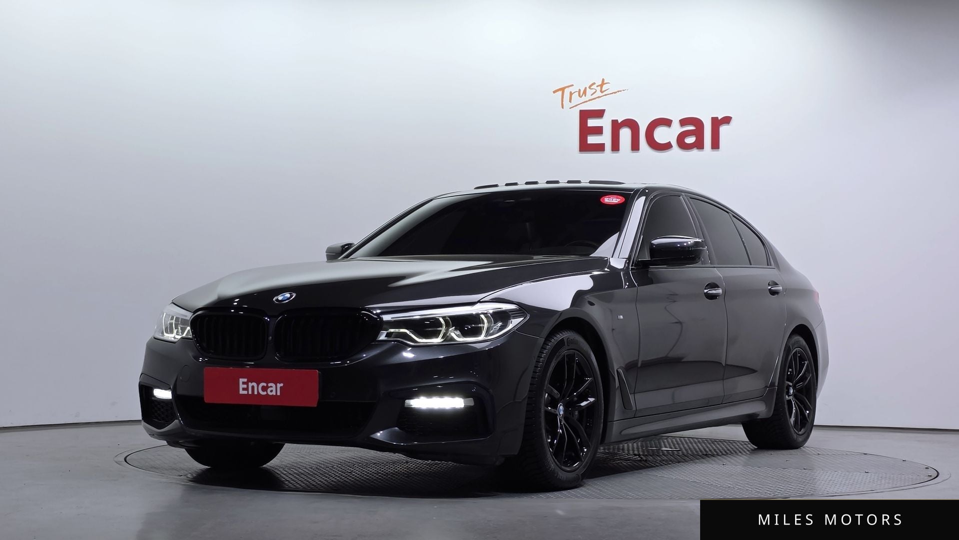 BMW 5 Series (G30) 2018 — фото 1 из 12