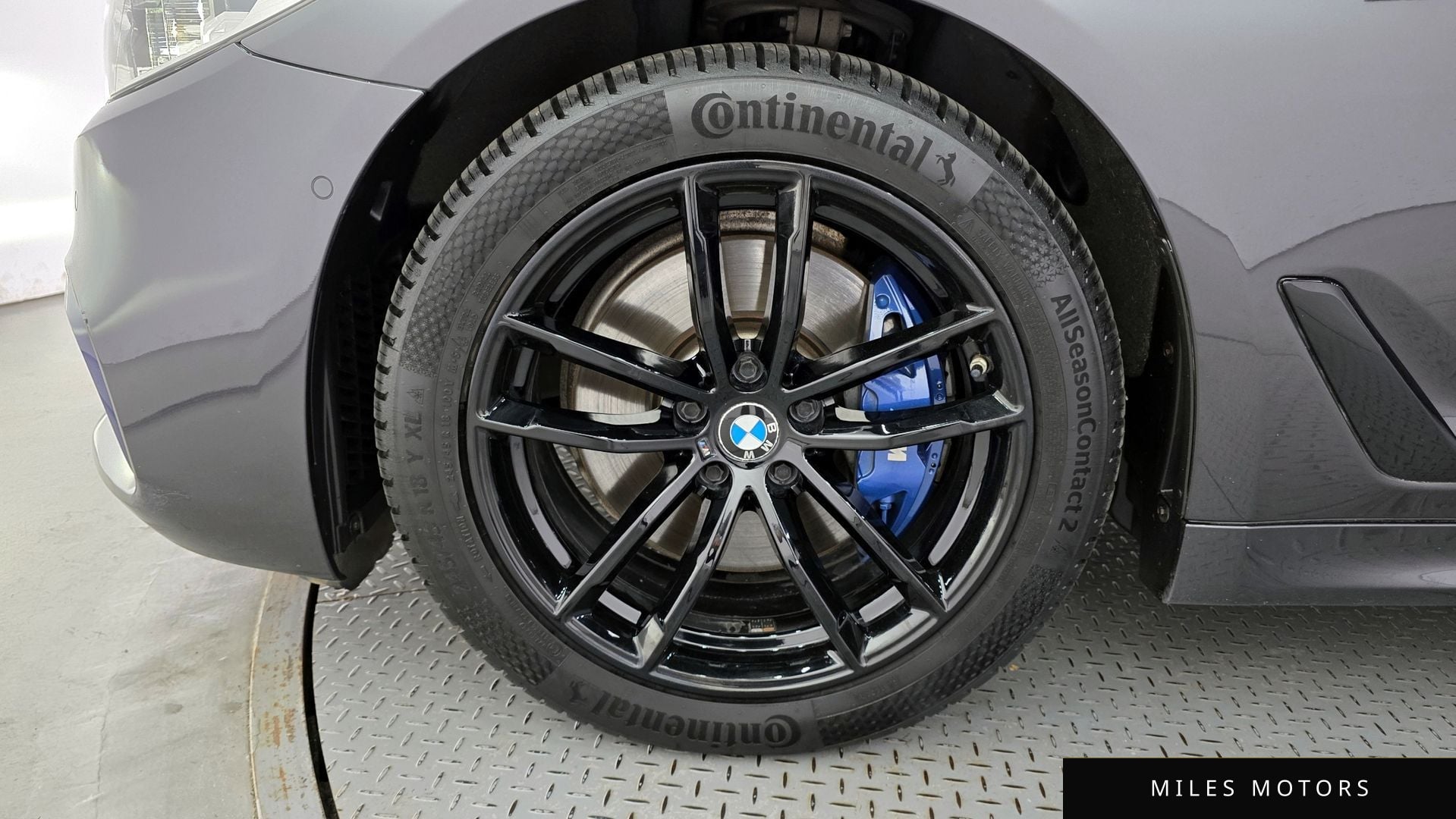 BMW 5 Series (G30) 2018 — миниатюра 5