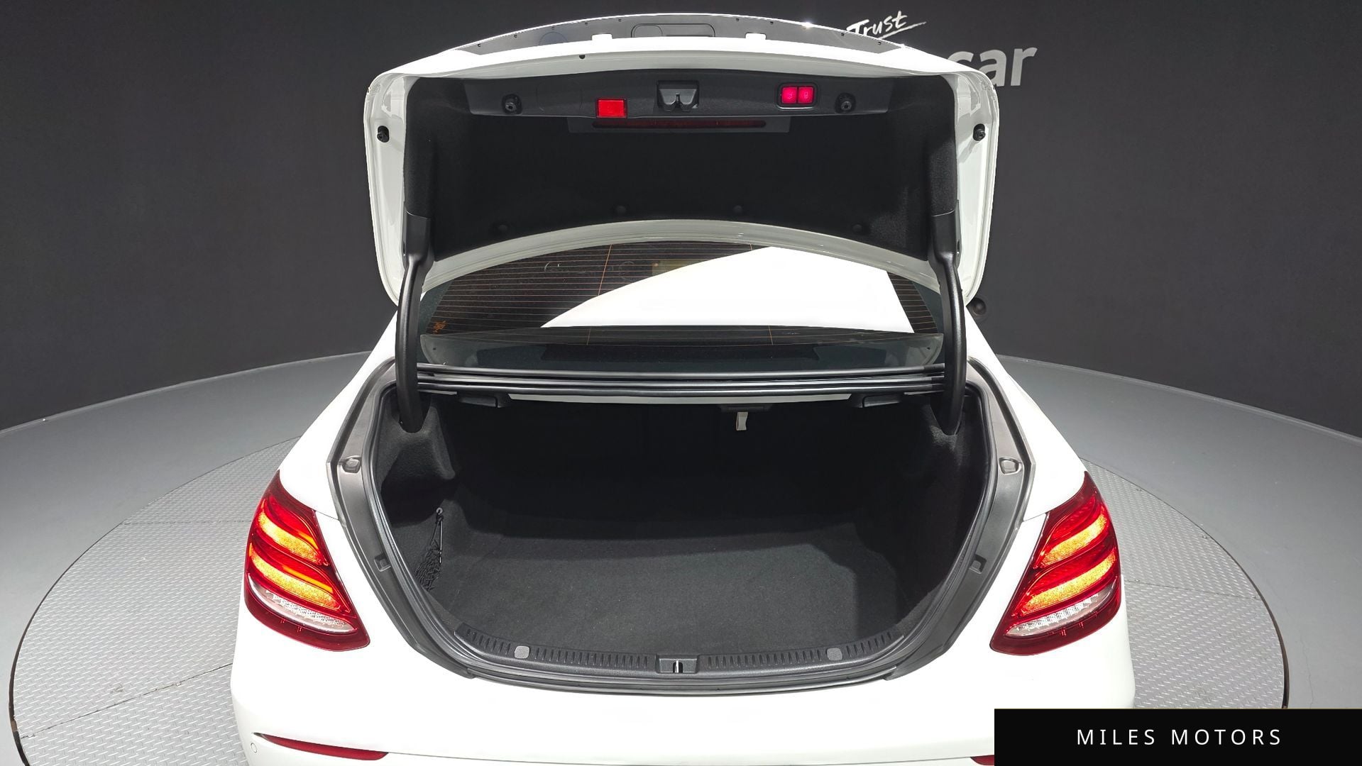 Mercedes-Benz E-Class W213 2020 — миниатюра 26