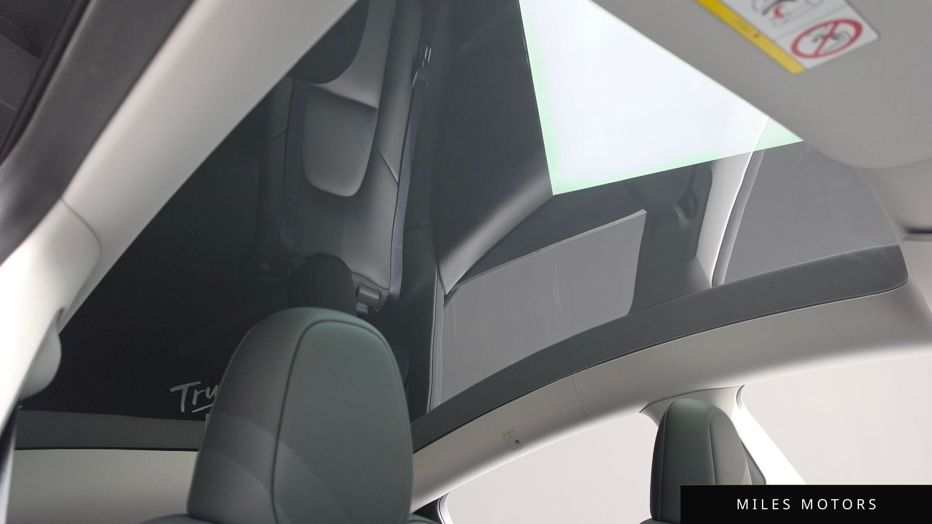 Tesla 모델 Y 2025 — миниатюра 26