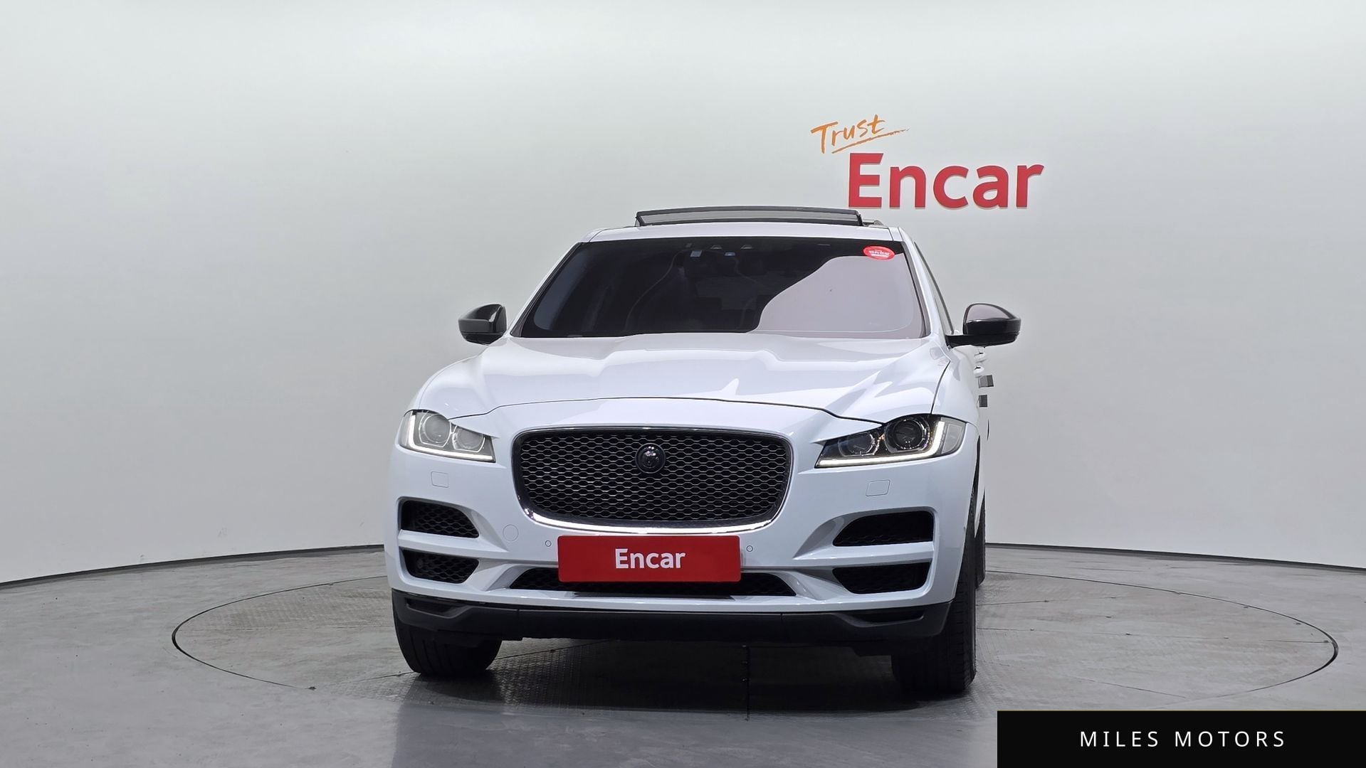 Jaguar F-PACE 2017 — миниатюра 3