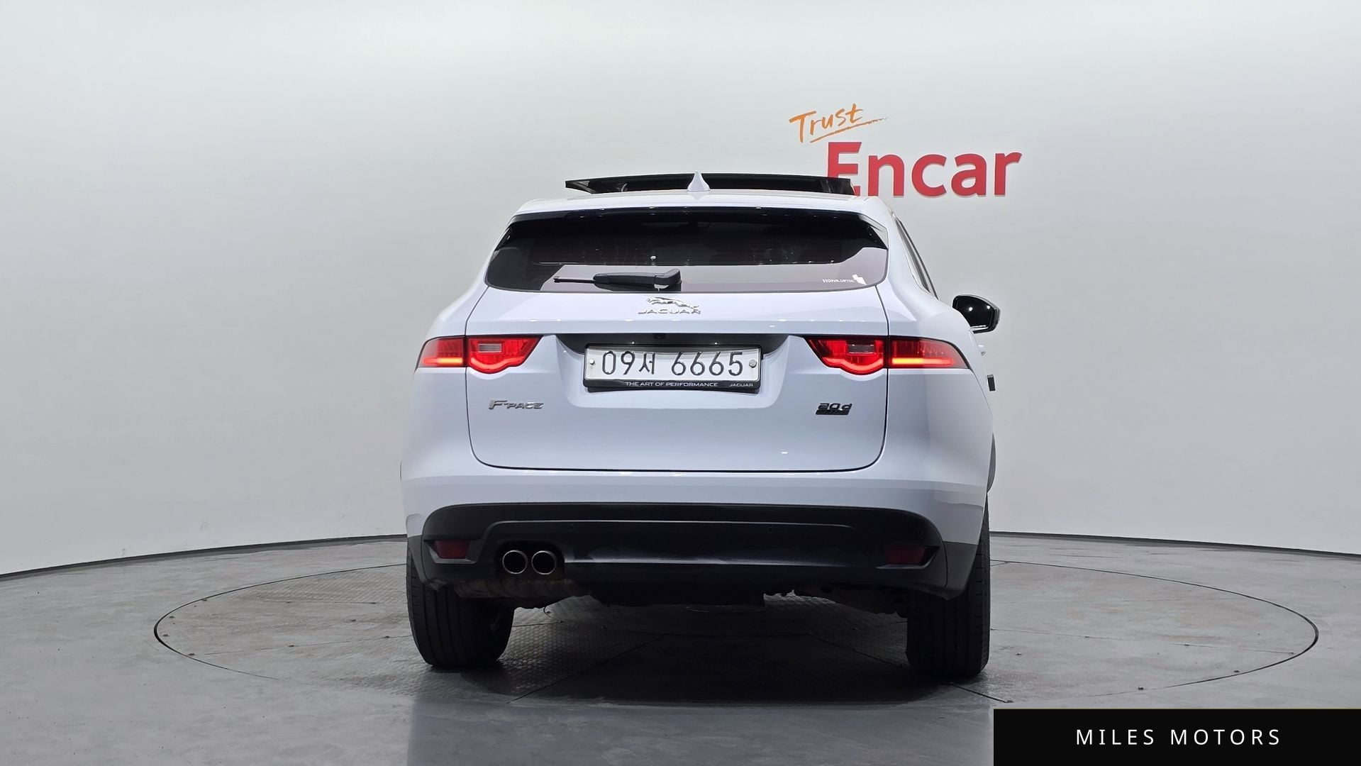 Jaguar F-PACE 2017 — миниатюра 4