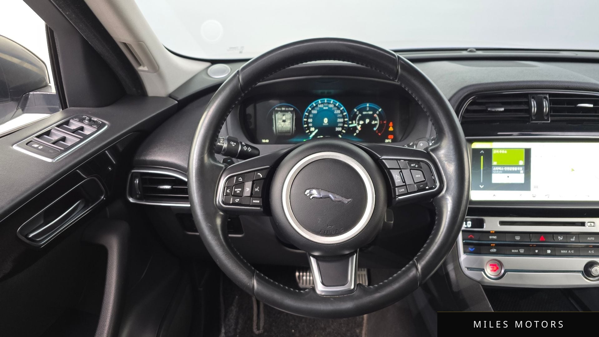 Jaguar F-PACE 2017 — миниатюра 13