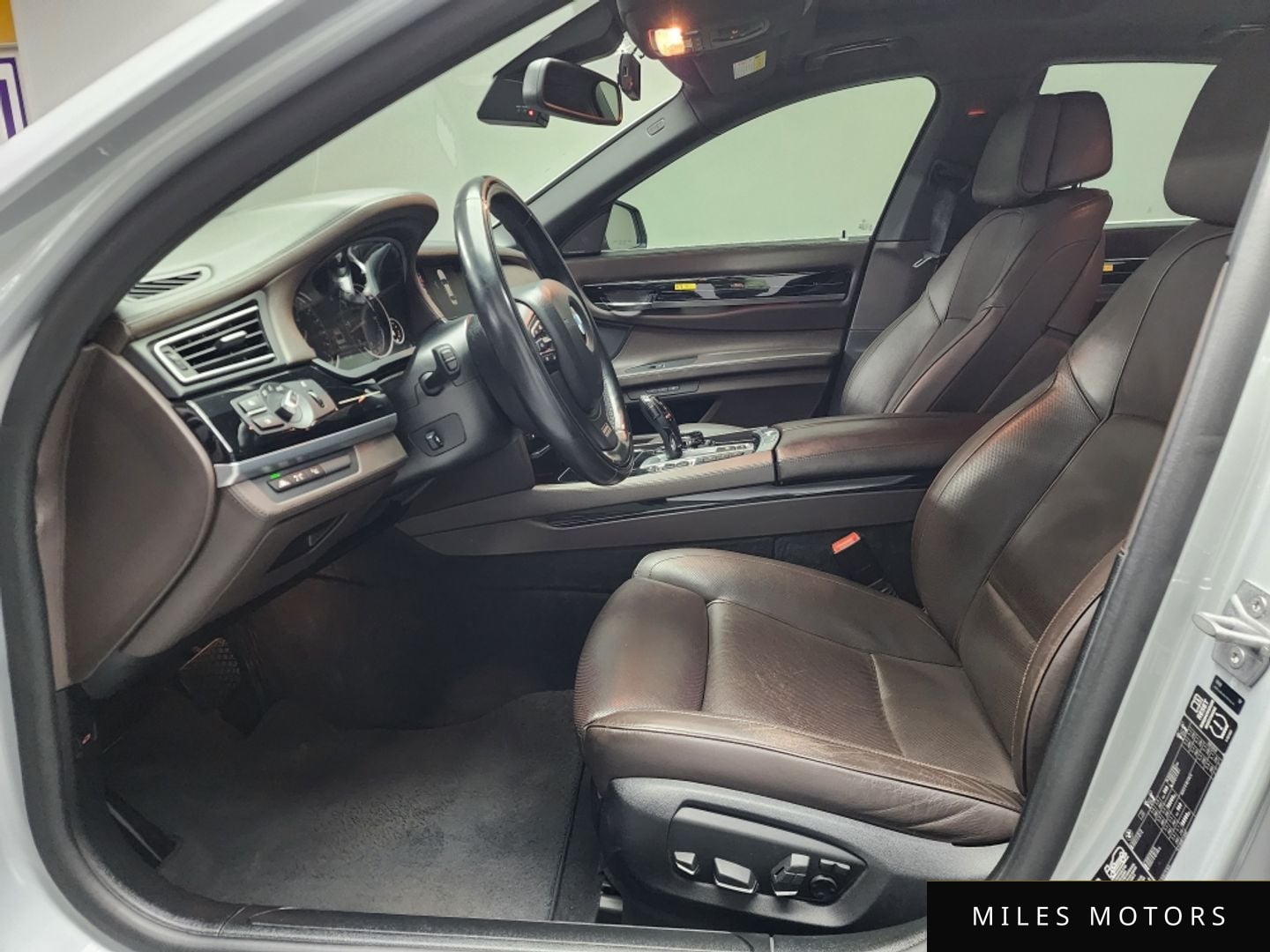 BMW 7 Series (F01) 2015 — миниатюра 8