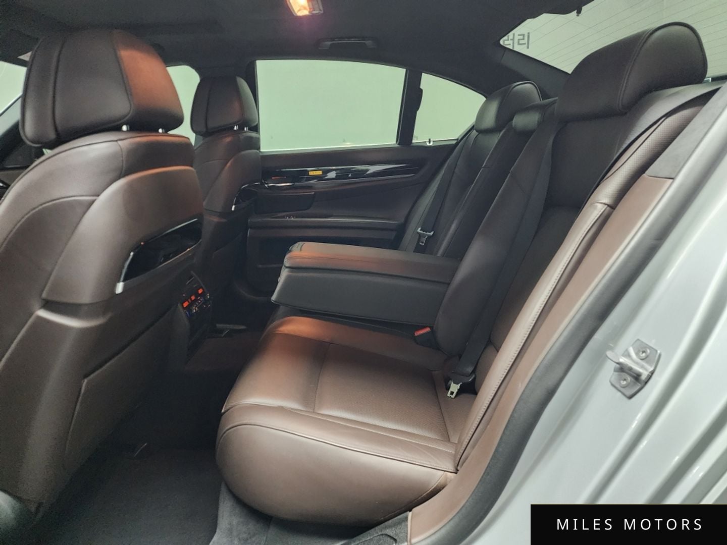 BMW 7 Series (F01) 2015 — миниатюра 9