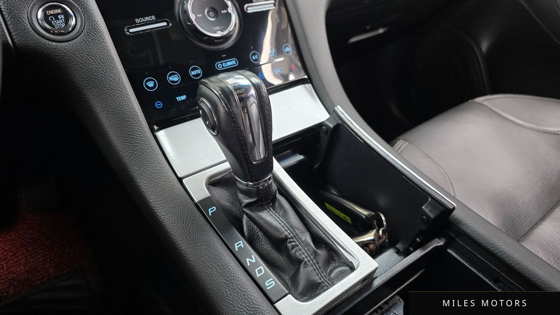 Ford Taurus 2017 — миниатюра 12