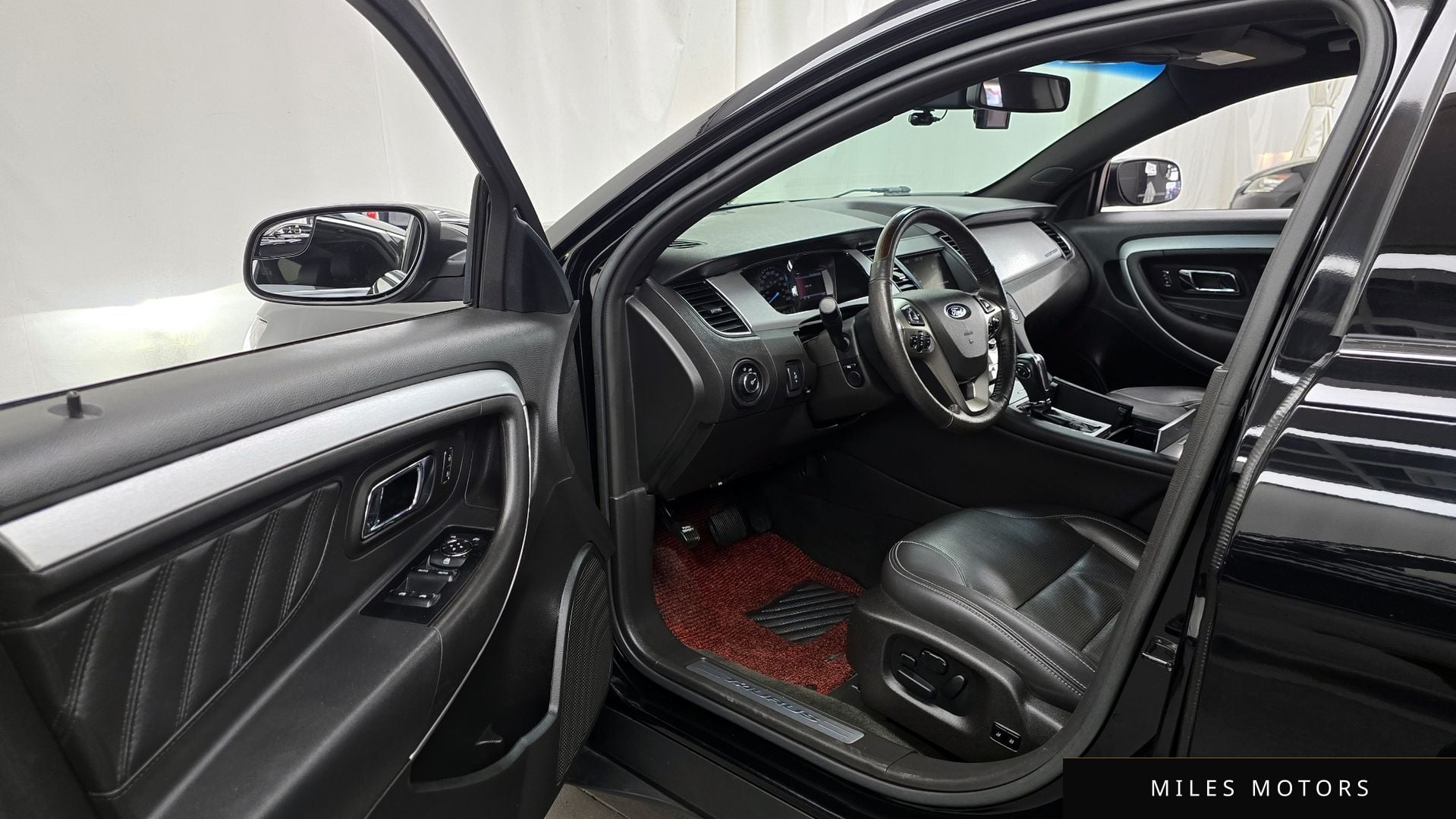 Ford Taurus 2017 — миниатюра 13