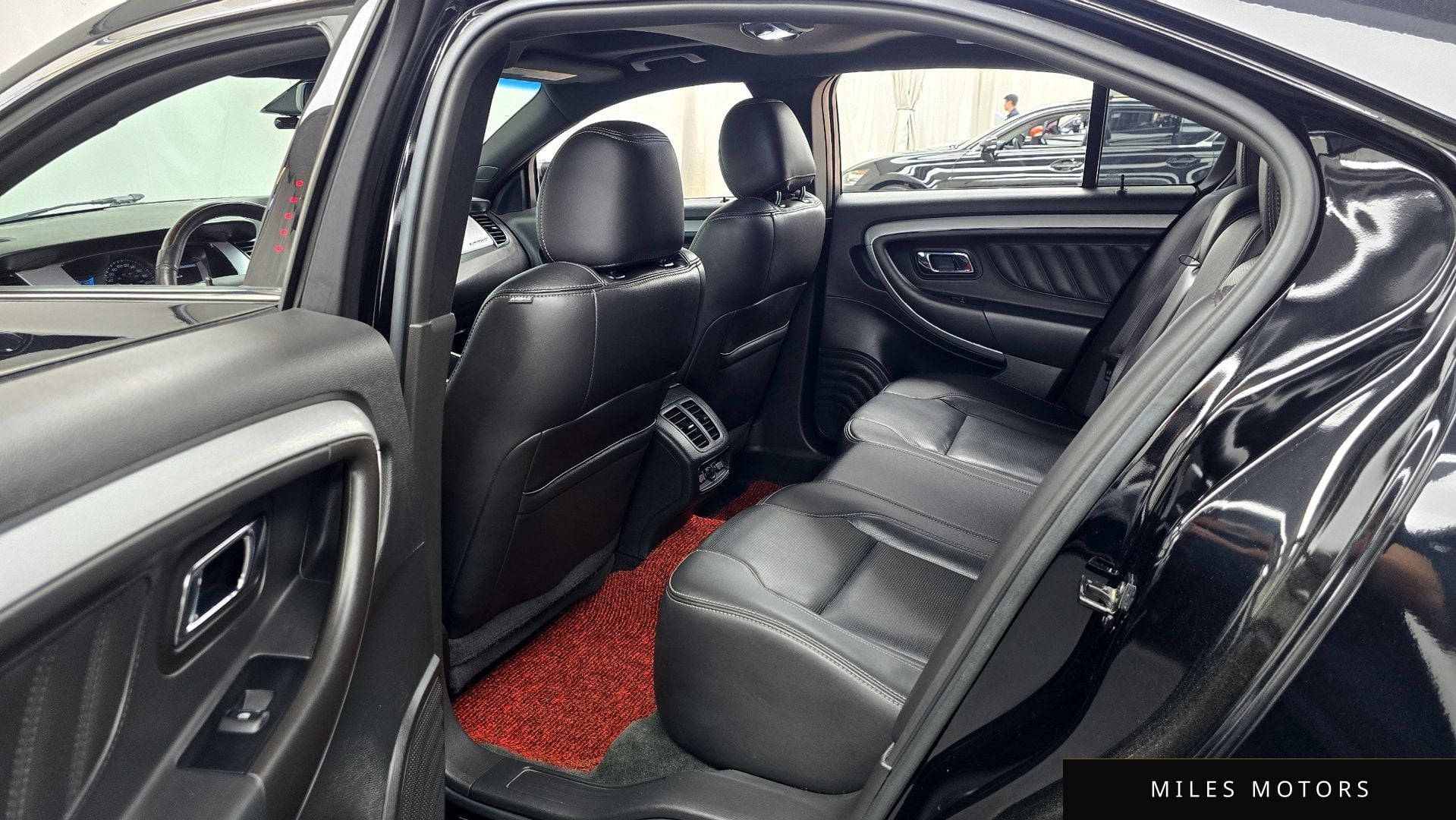 Ford Taurus 2017 — миниатюра 17