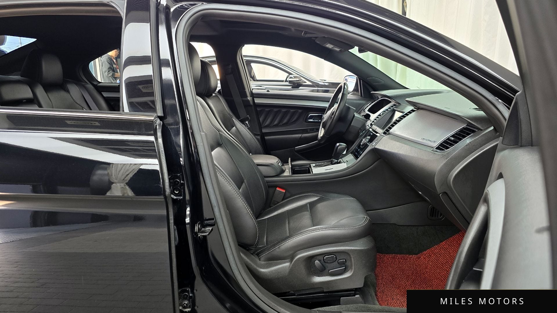 Ford Taurus 2017 — миниатюра 18