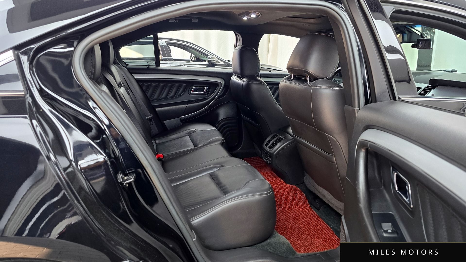 Ford Taurus 2017 — миниатюра 16