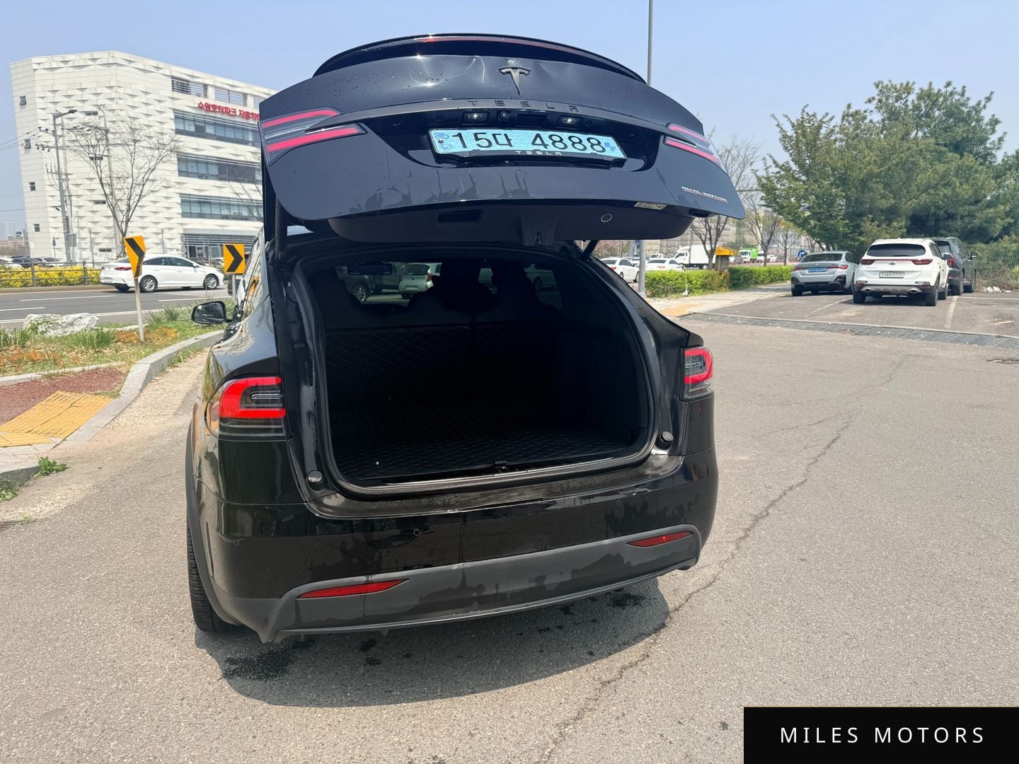 Tesla 모델 X 2020 — миниатюра 9