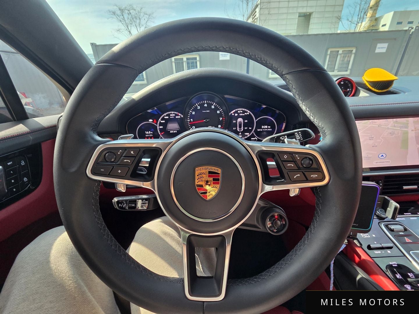 Porsche Cayenne 2023 — миниатюра 9