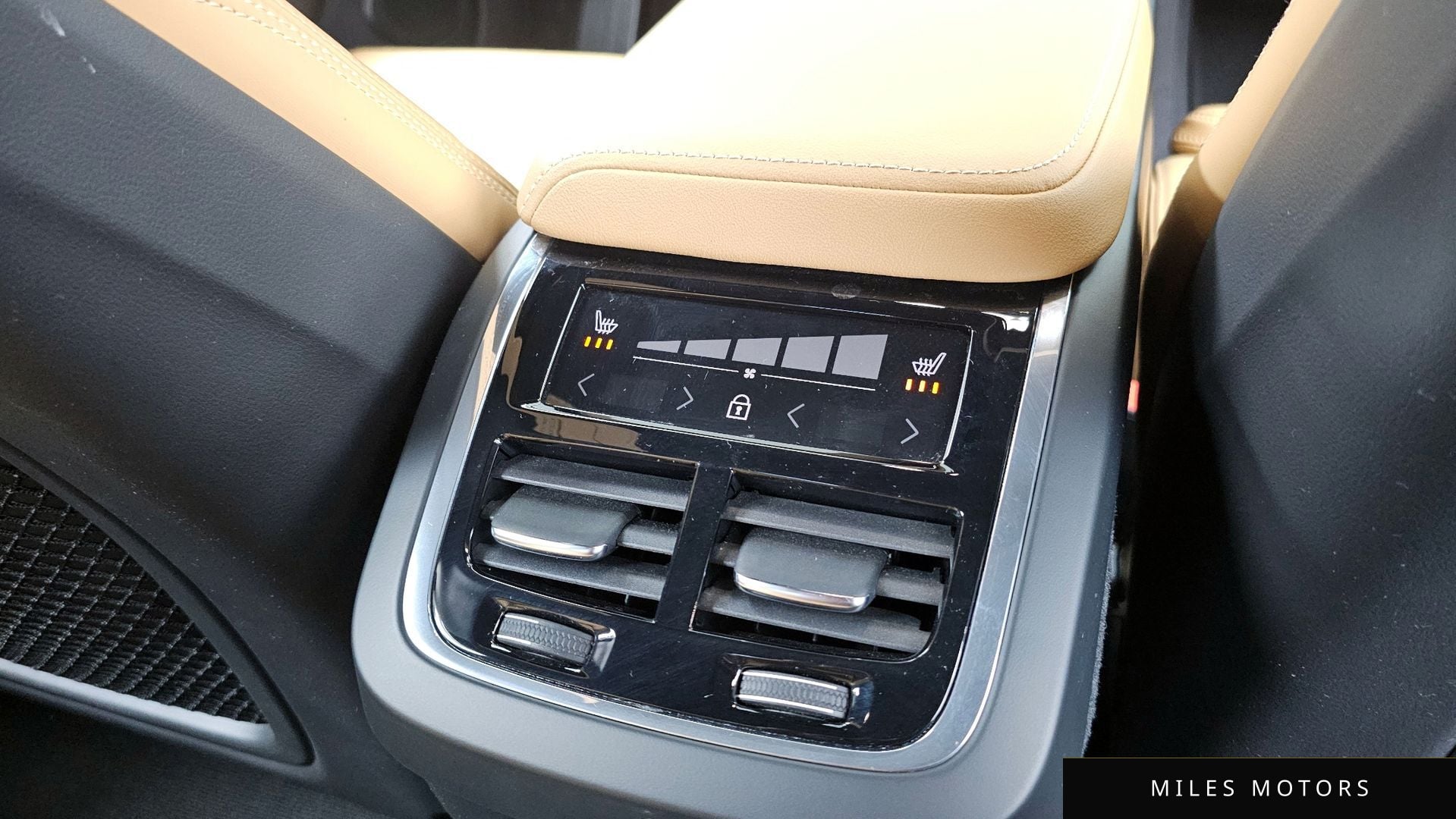 Volvo S60 2023 — миниатюра 25