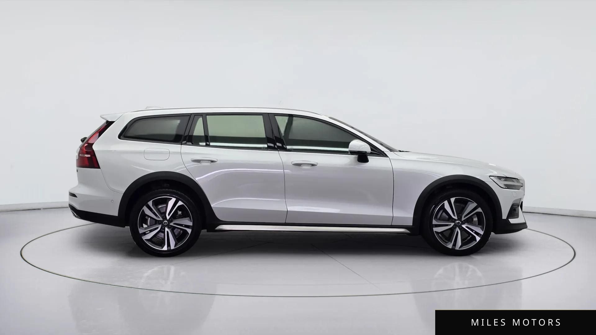 Volvo V60 2021 — миниатюра 3