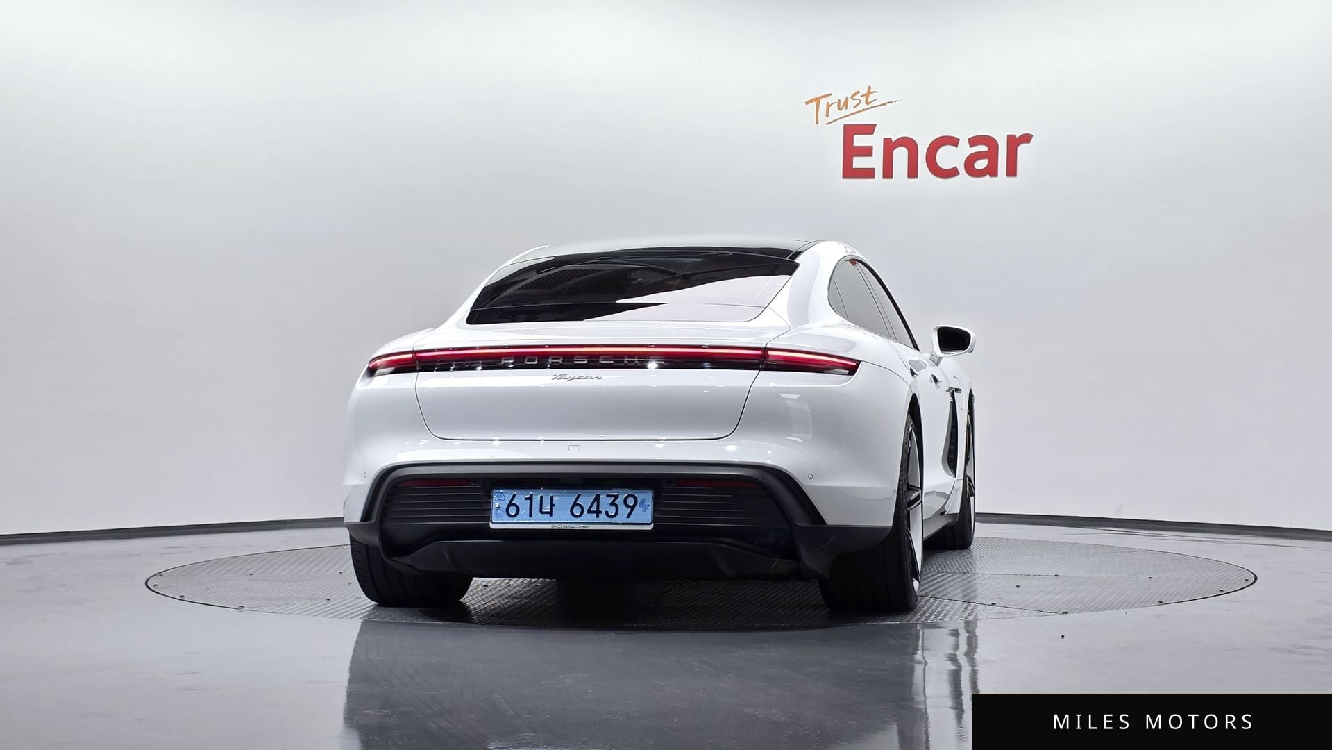 Porsche Taycan 2023 — миниатюра 4