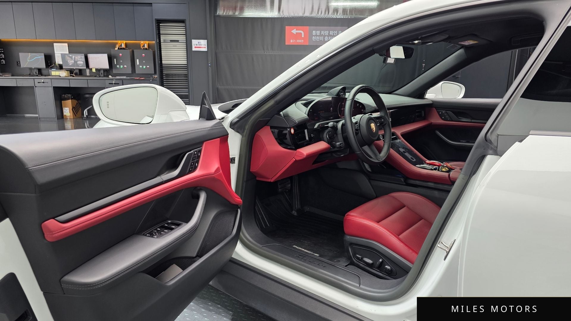 Porsche Taycan 2023 — миниатюра 13