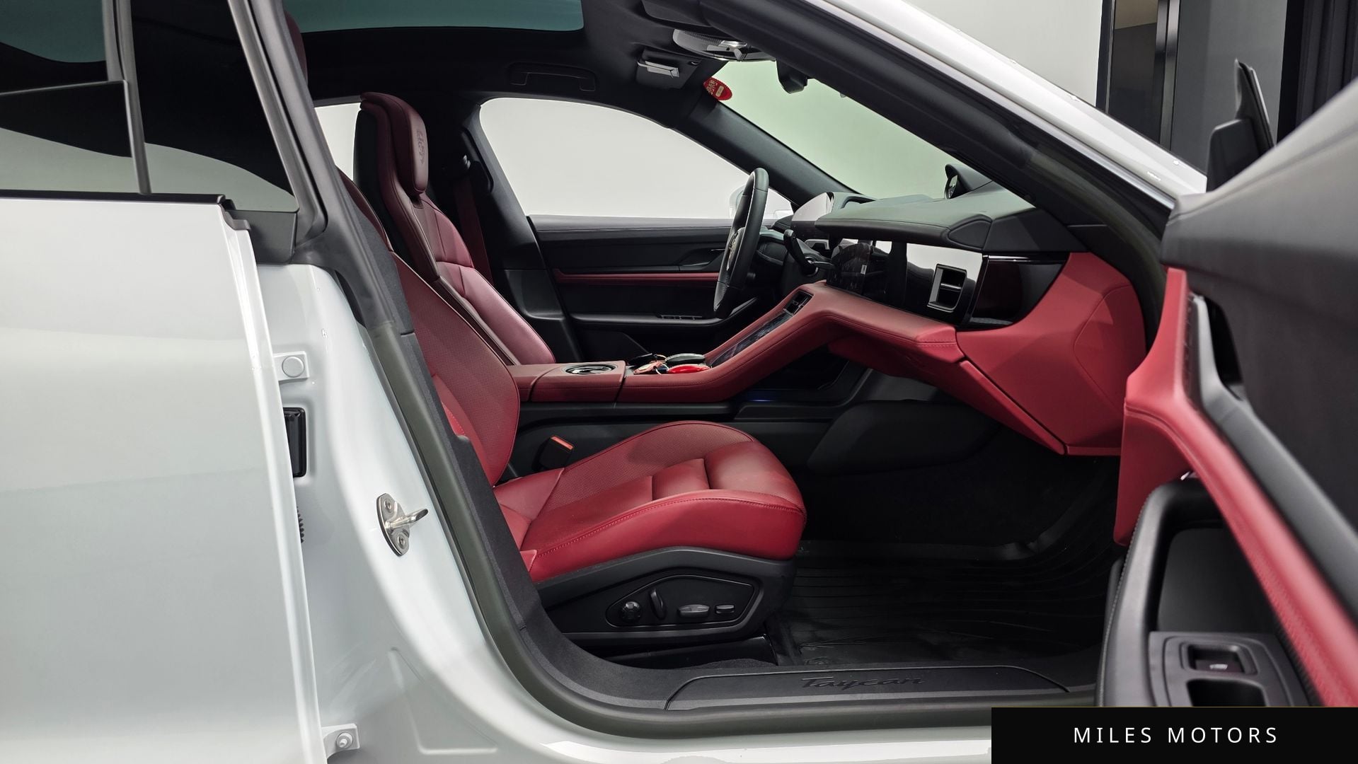 Porsche Taycan 2023 — миниатюра 17