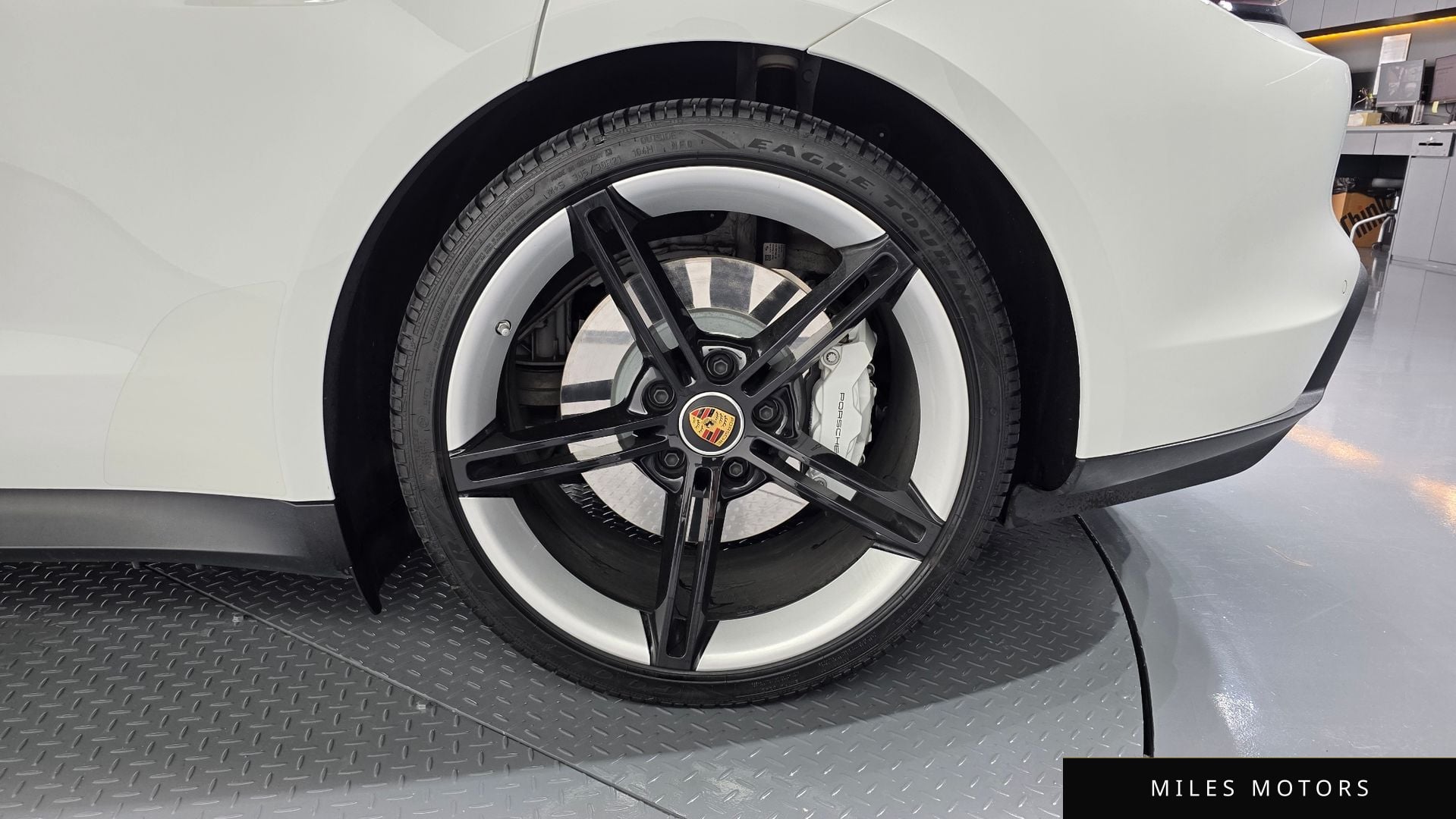 Porsche Taycan 2023 — миниатюра 7
