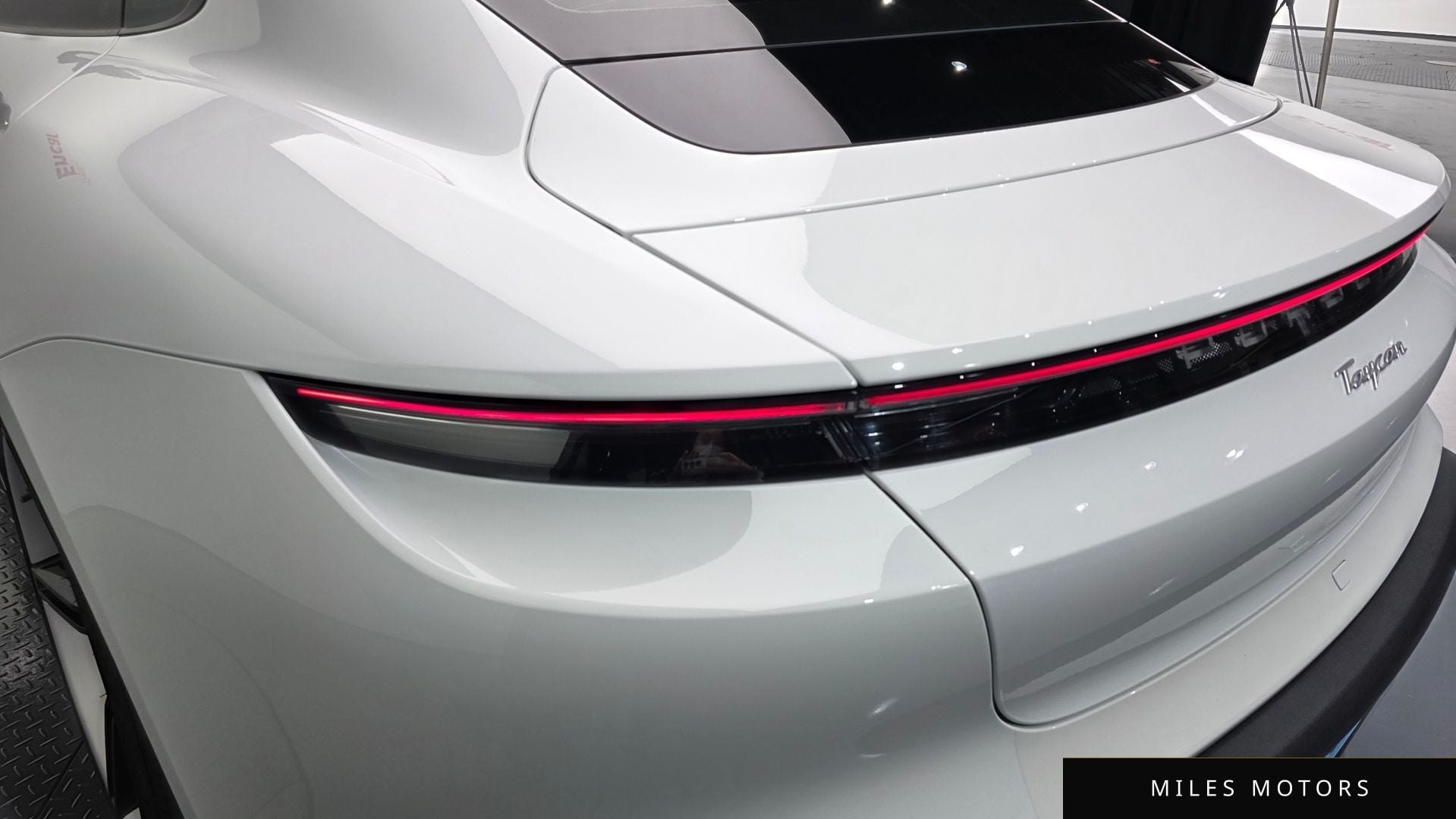 Porsche Taycan 2023 — миниатюра 9