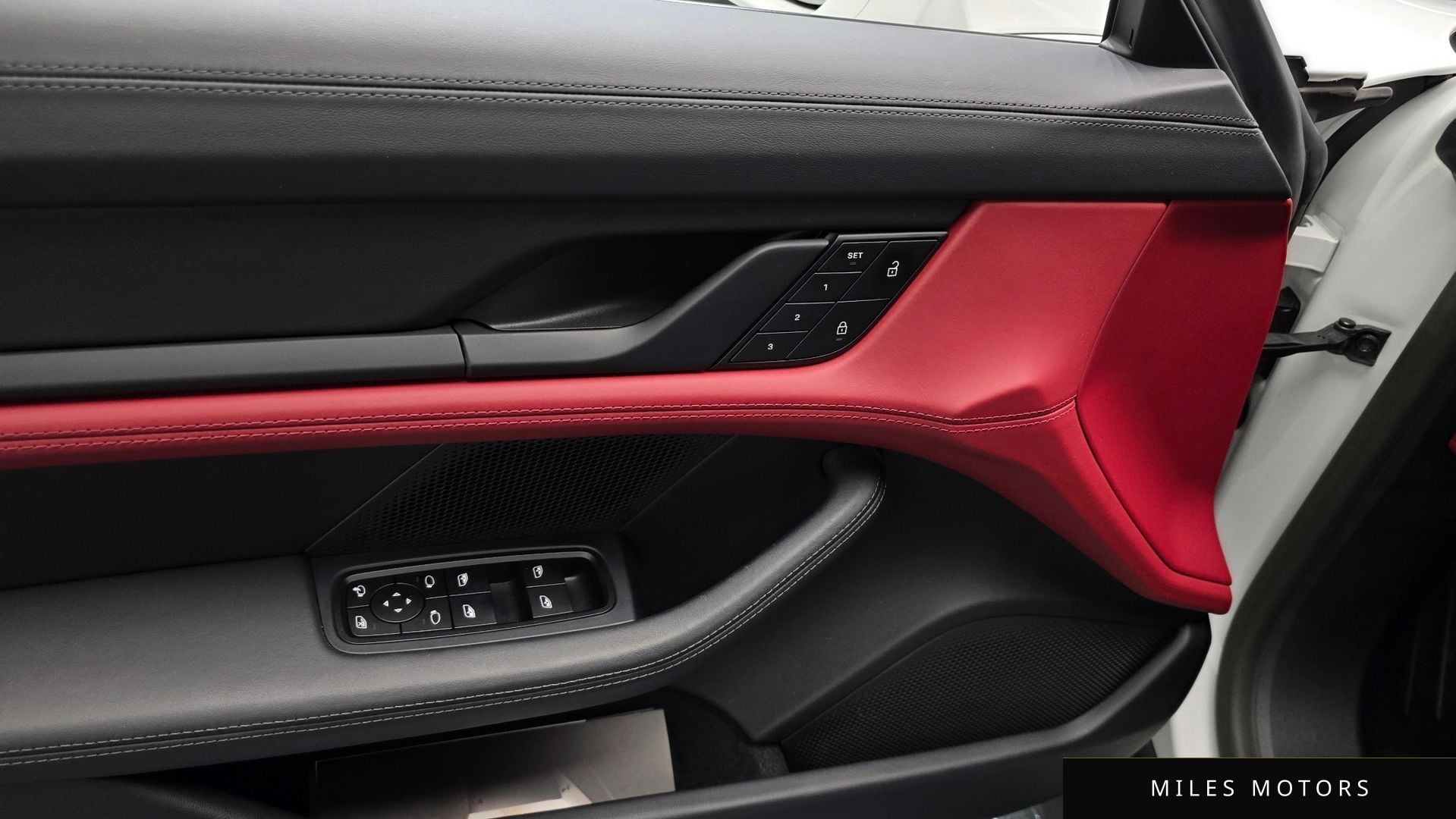 Porsche Taycan 2023 — миниатюра 14