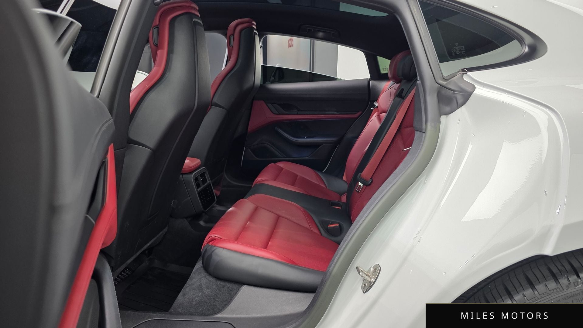 Porsche Taycan 2023 — миниатюра 16