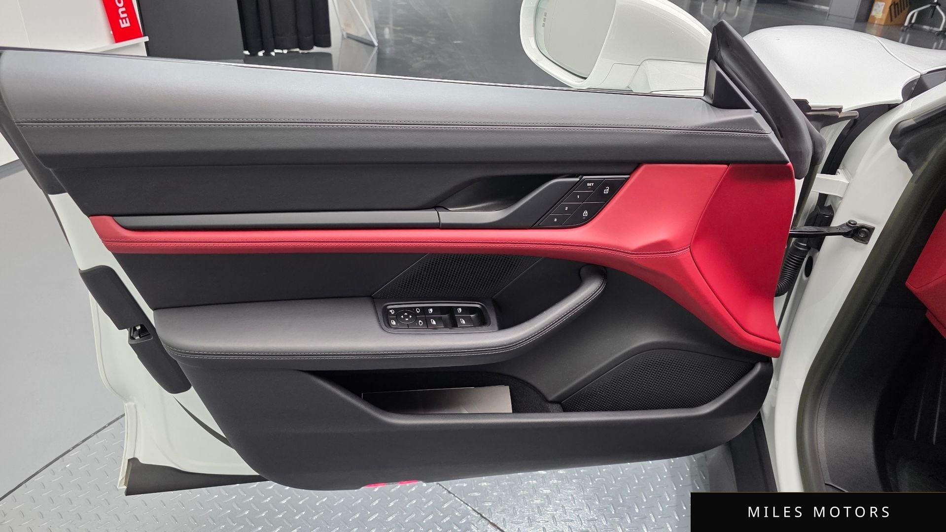 Porsche Taycan 2023 — миниатюра 28