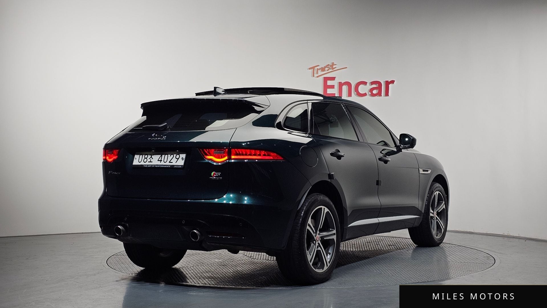 Jaguar F-PACE 2017 — миниатюра 2