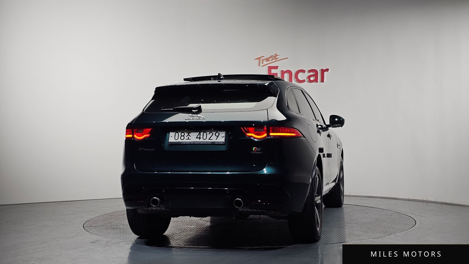 Jaguar F-PACE 2017 — миниатюра 4