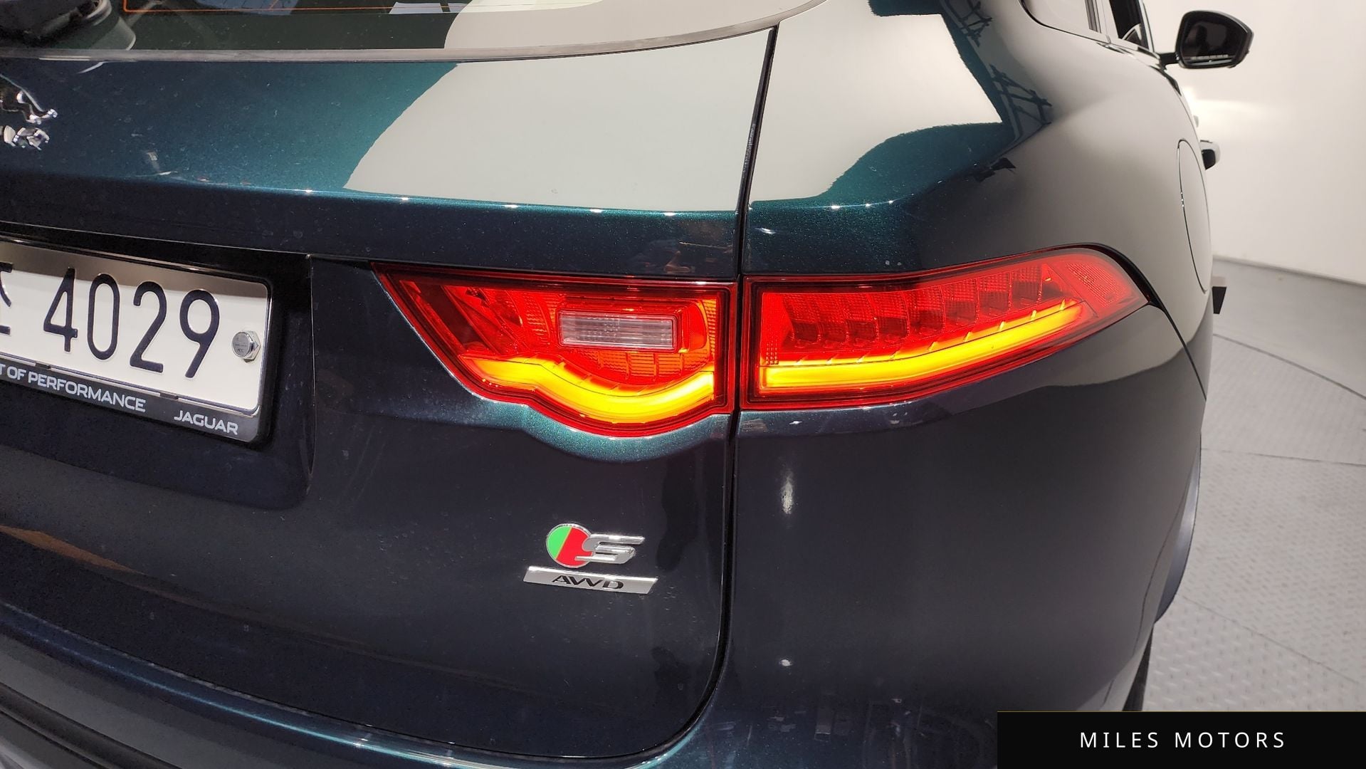 Jaguar F-PACE 2017 — миниатюра 9