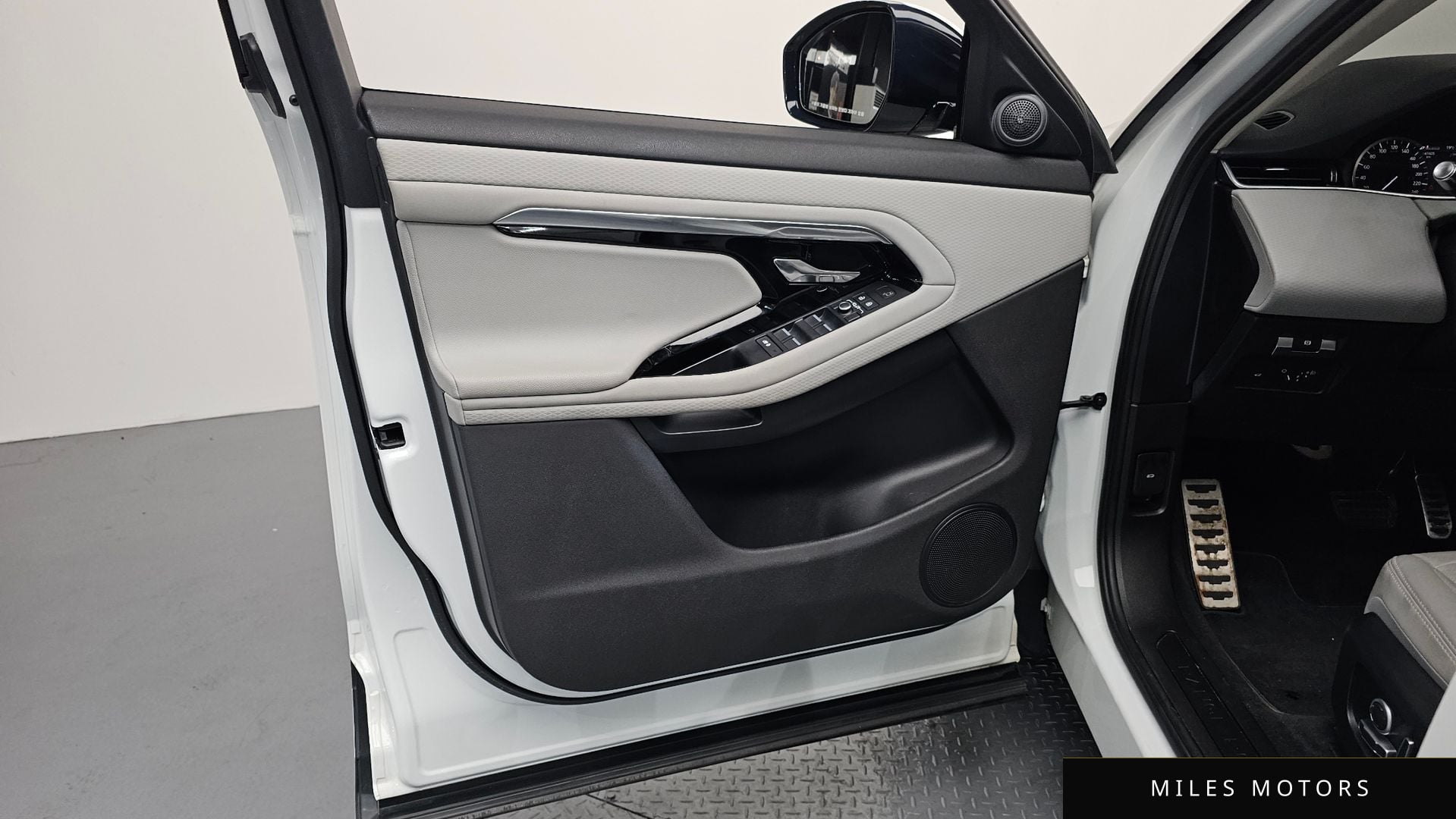 Land Rover Range Rover Evoque 2022 — миниатюра 14