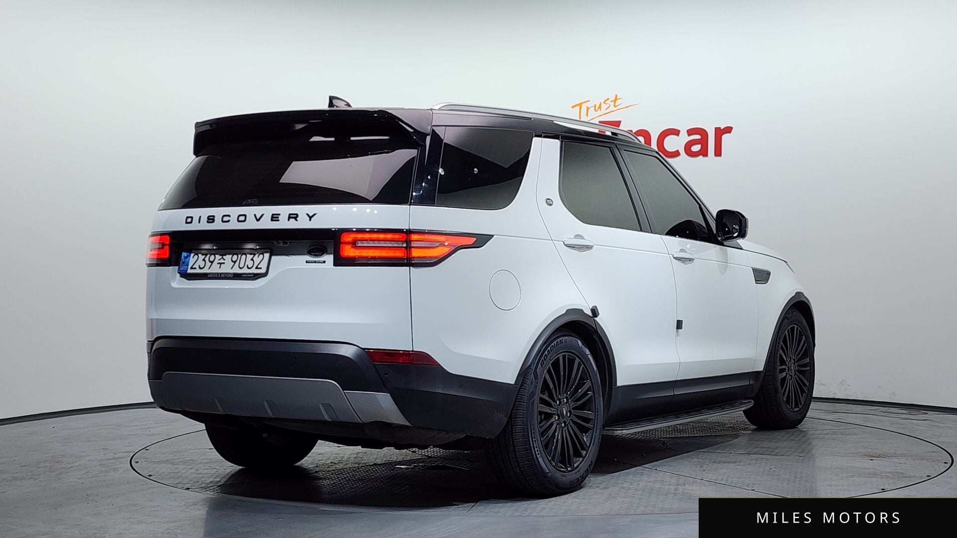 Land Rover Discovery 2020 — миниатюра 2