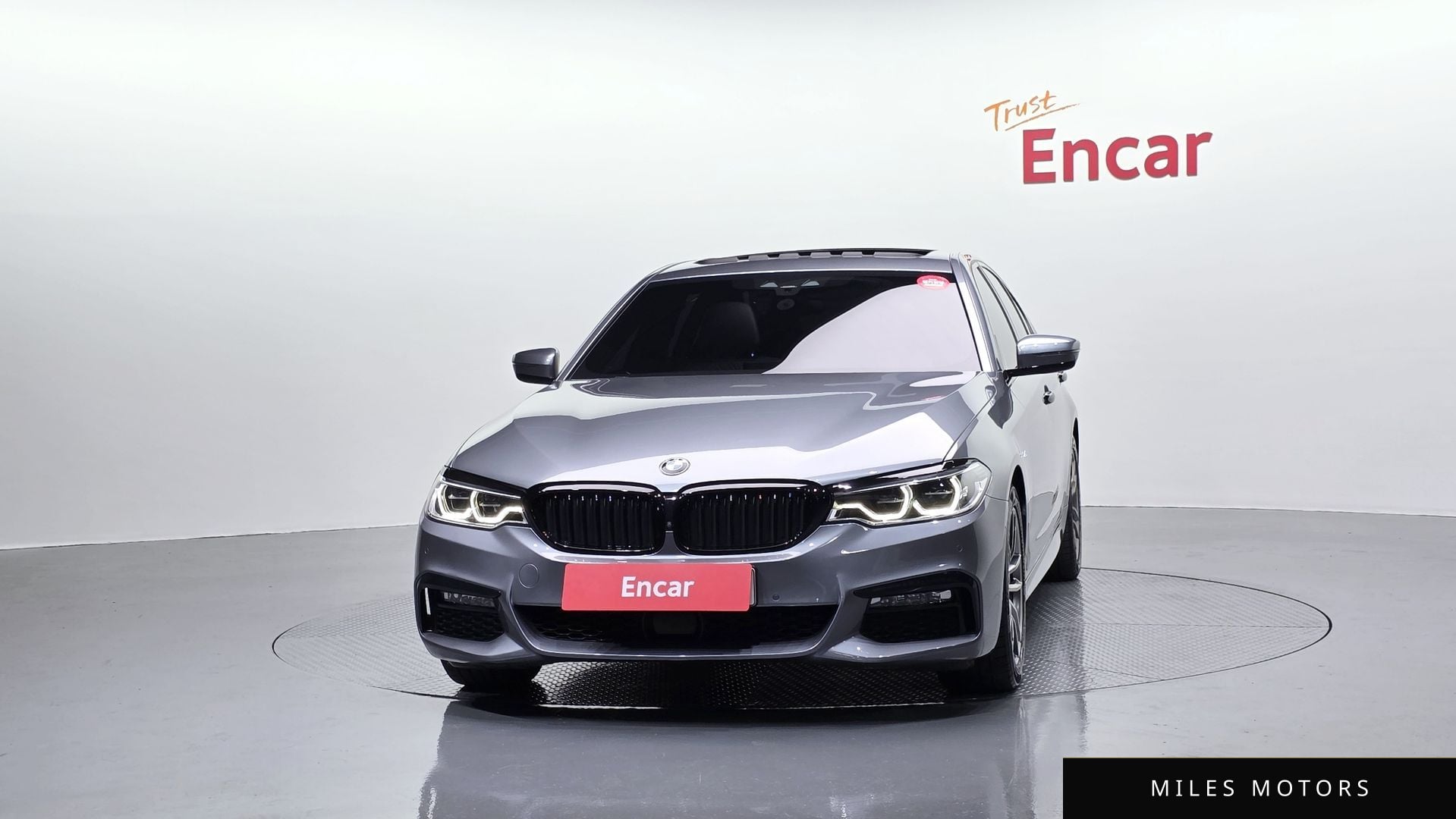 BMW 5 Series (G30) 2018 — миниатюра 3