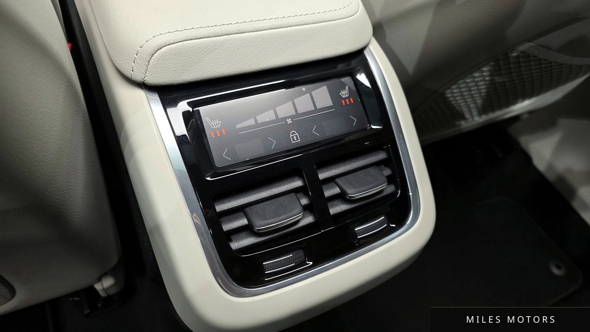 Volvo XC60 2026 — миниатюра 23