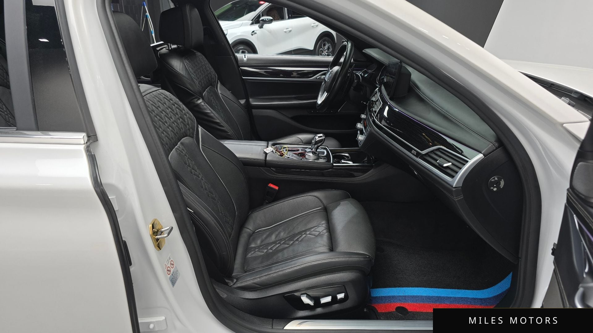 BMW 7 Series (G11) 2018 — миниатюра 11