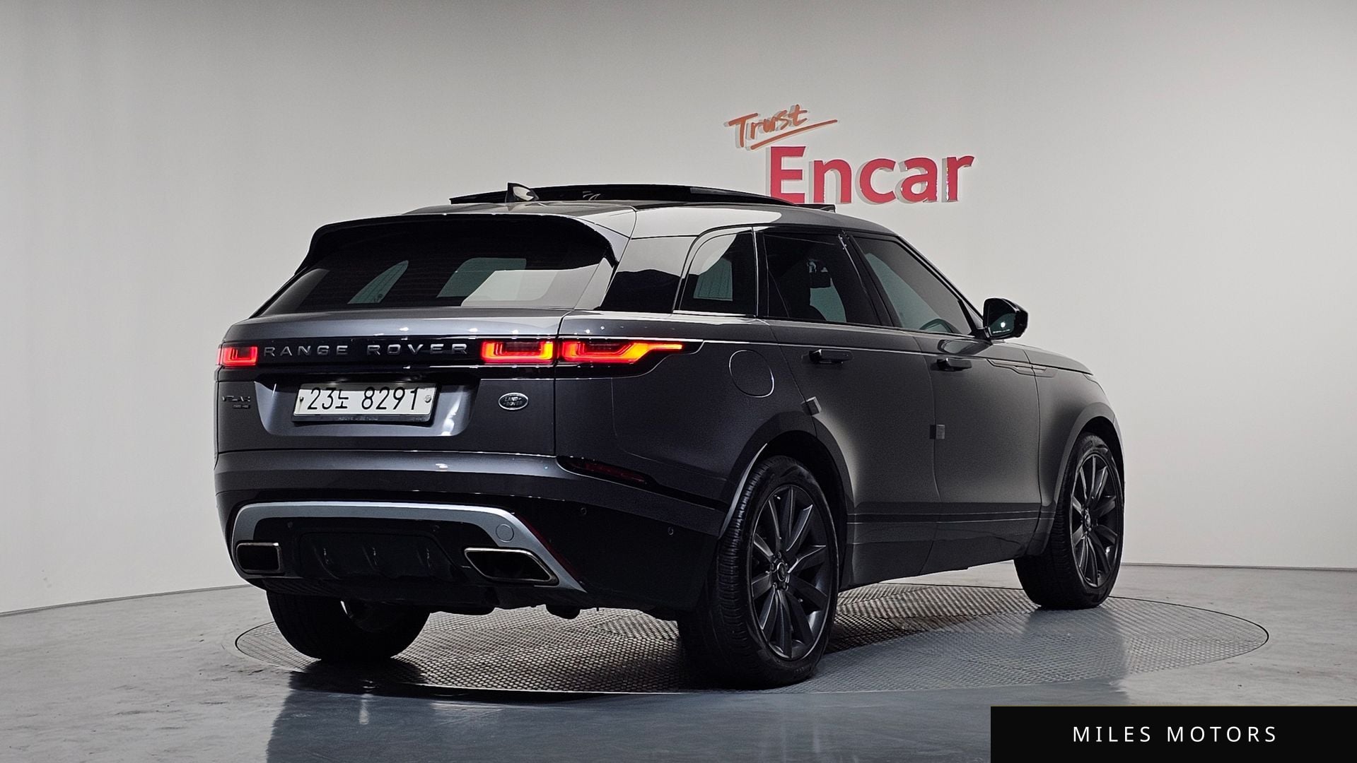 Land Rover Range Rover Velar 2018 — фото 1 из 12