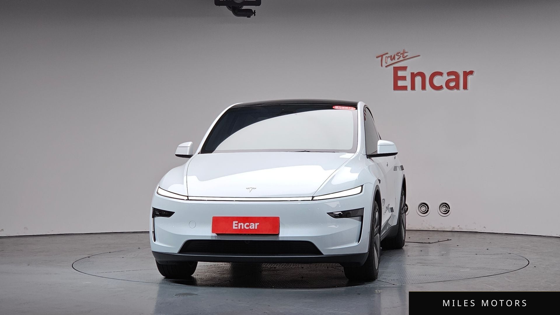 Tesla Model Y 2025 — миниатюра 2