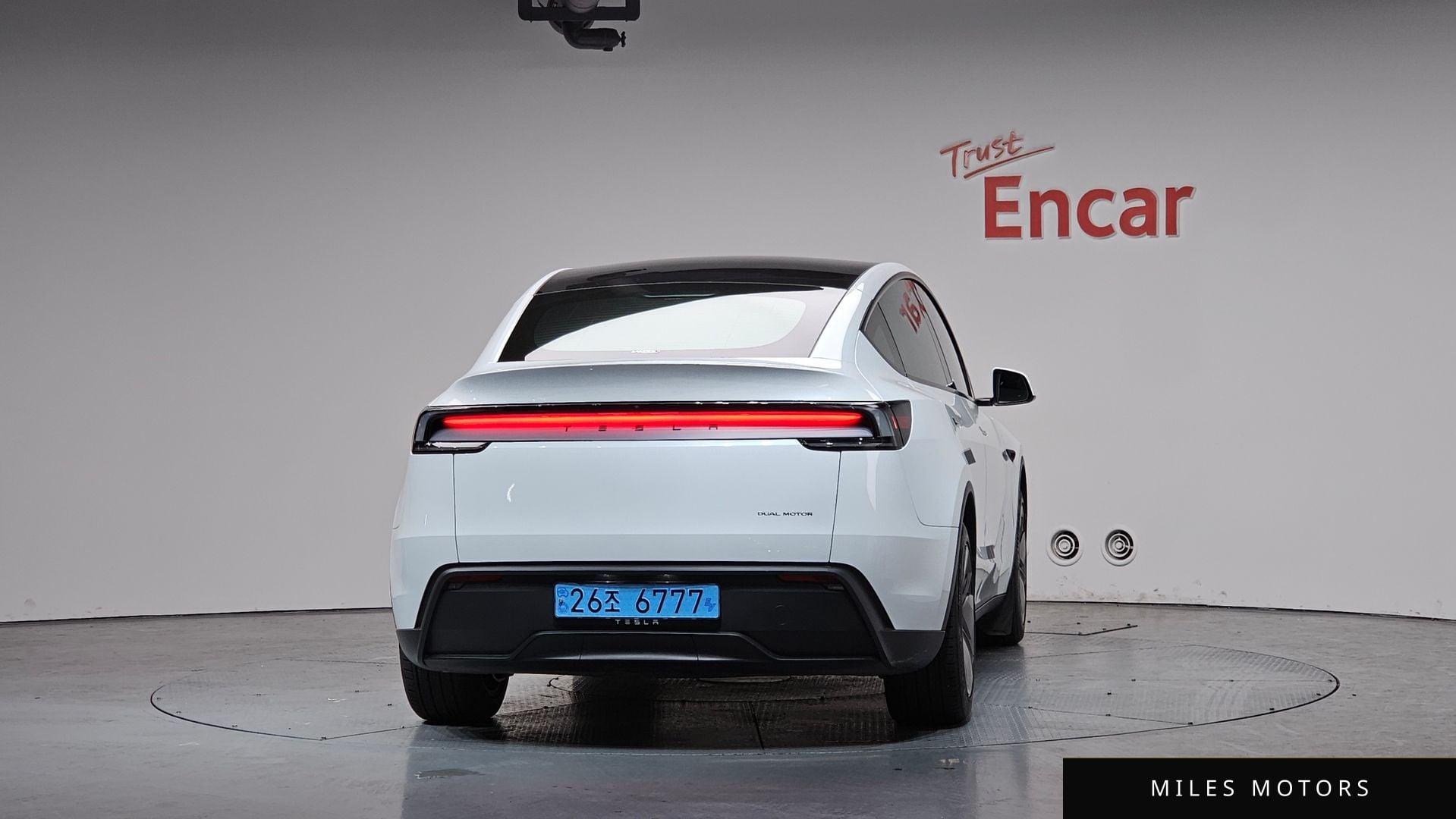 Tesla Model Y 2025 — миниатюра 3