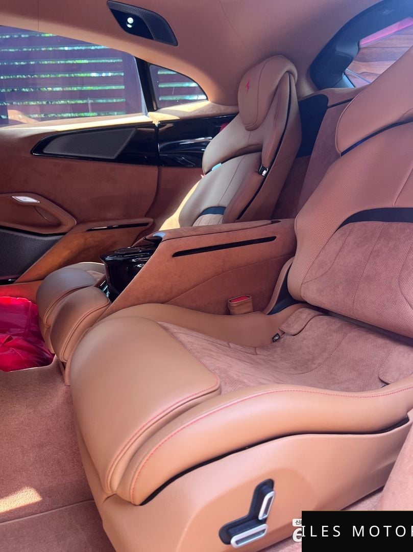 Ferrari 푸로산게 2025 — миниатюра 8